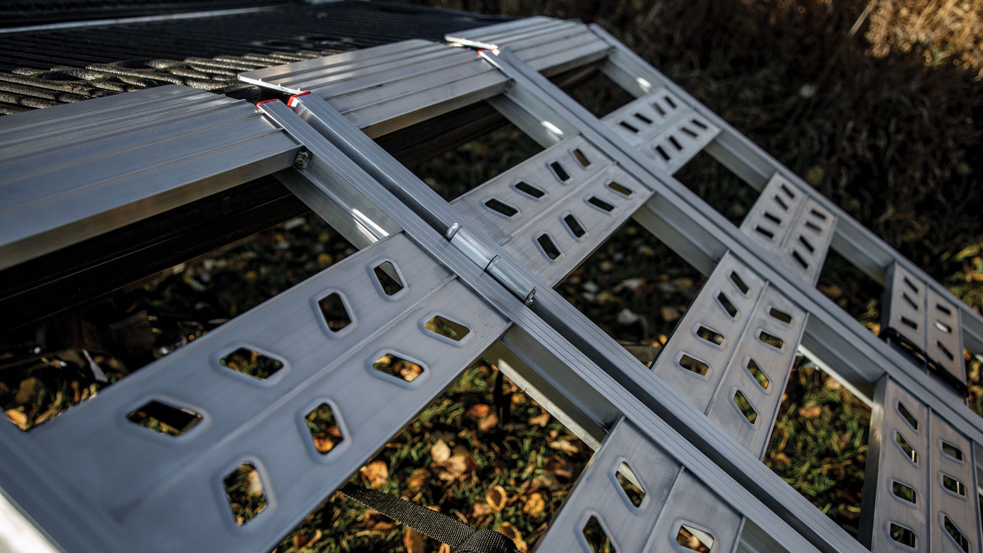 YUTRAX 69” Tri-Fold Ramp, High-Strength Extruded Aluminum, 2200 lb ...