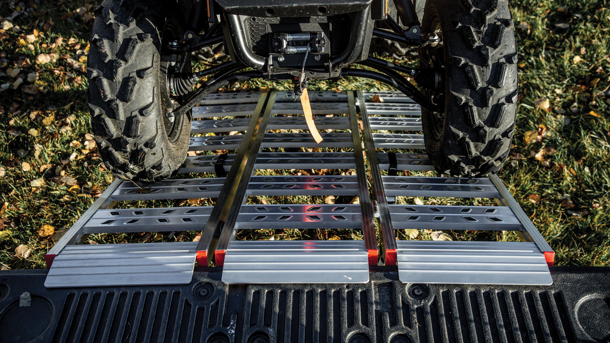 YUTRAX 69” Tri-Fold Ramp, High-Strength Extruded Aluminum, 2200 lb ...